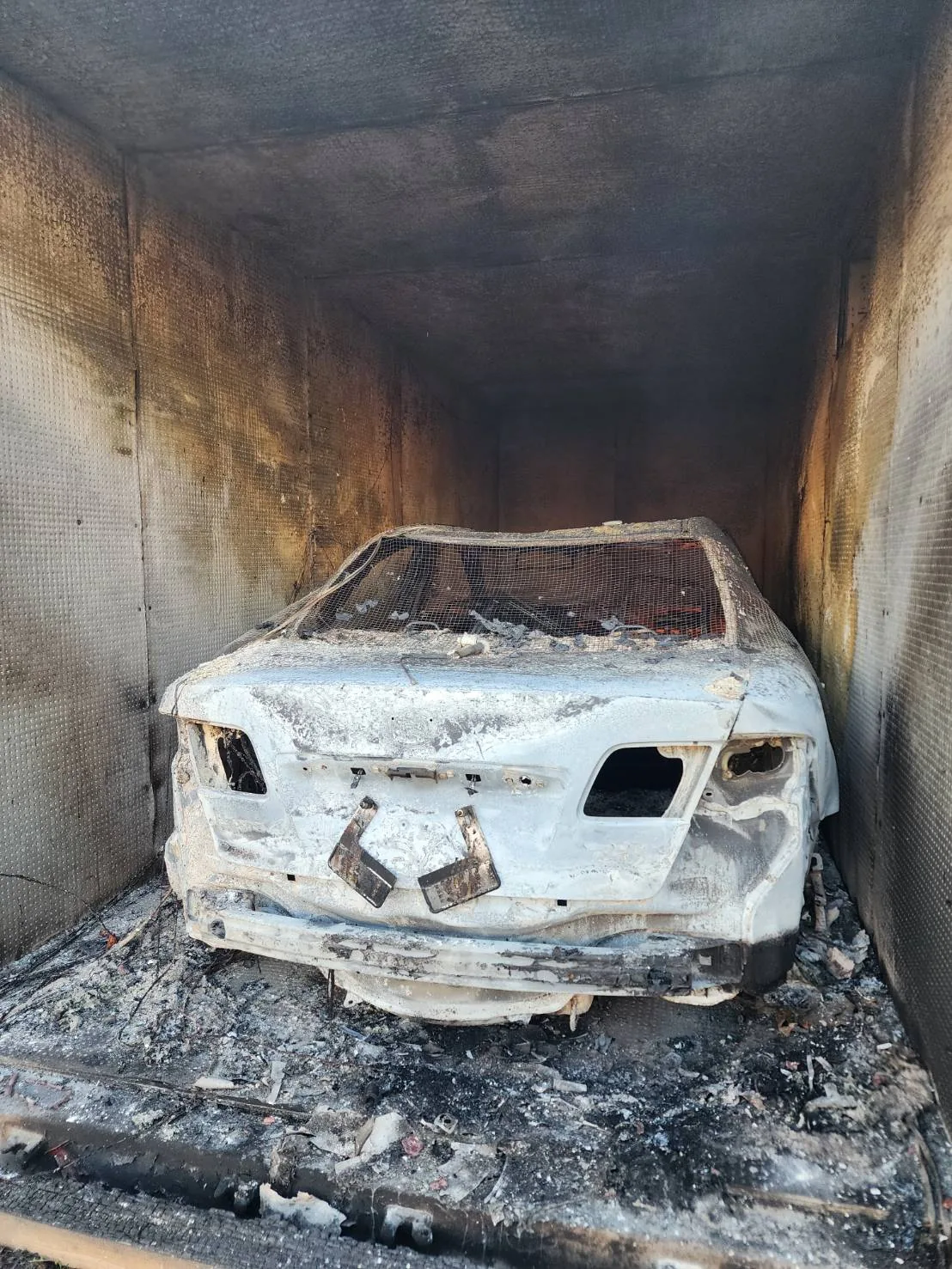 JENTERN 儲能設備及危險物品防火抗爆貨櫃測試後櫃體內部觀察